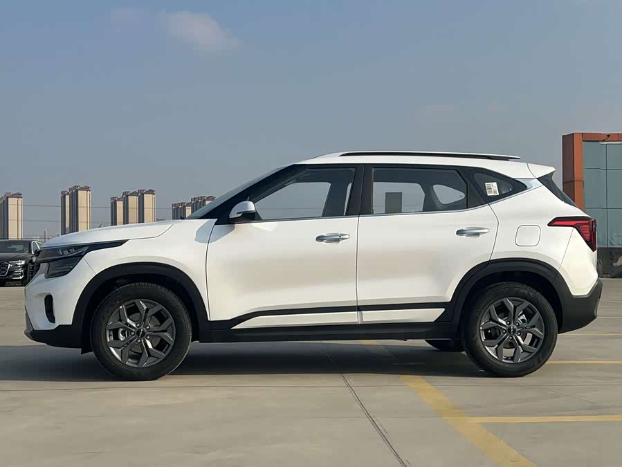 Kia Seltos 2025 car image #3