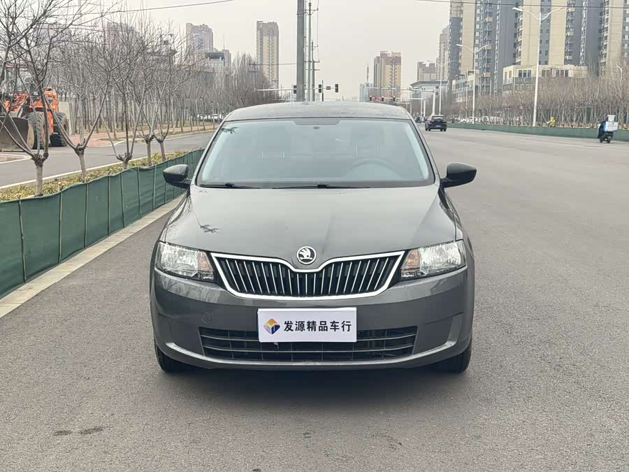 Skoda Rapid 2016 car image #3