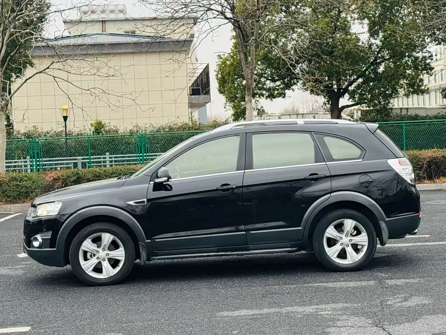 Chevrolet Captiva 2012 car image #3
