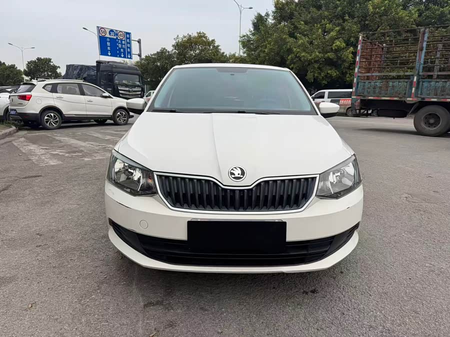 Skoda Fabia 2015 صورة سيارة #3