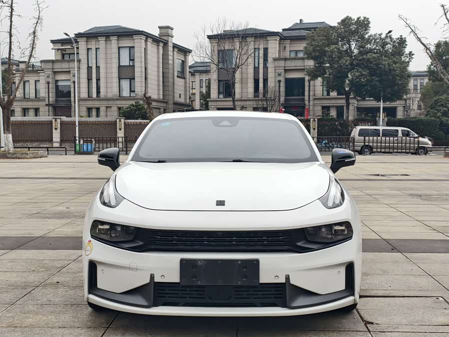 Lynk & Co 03 2020 car image #3