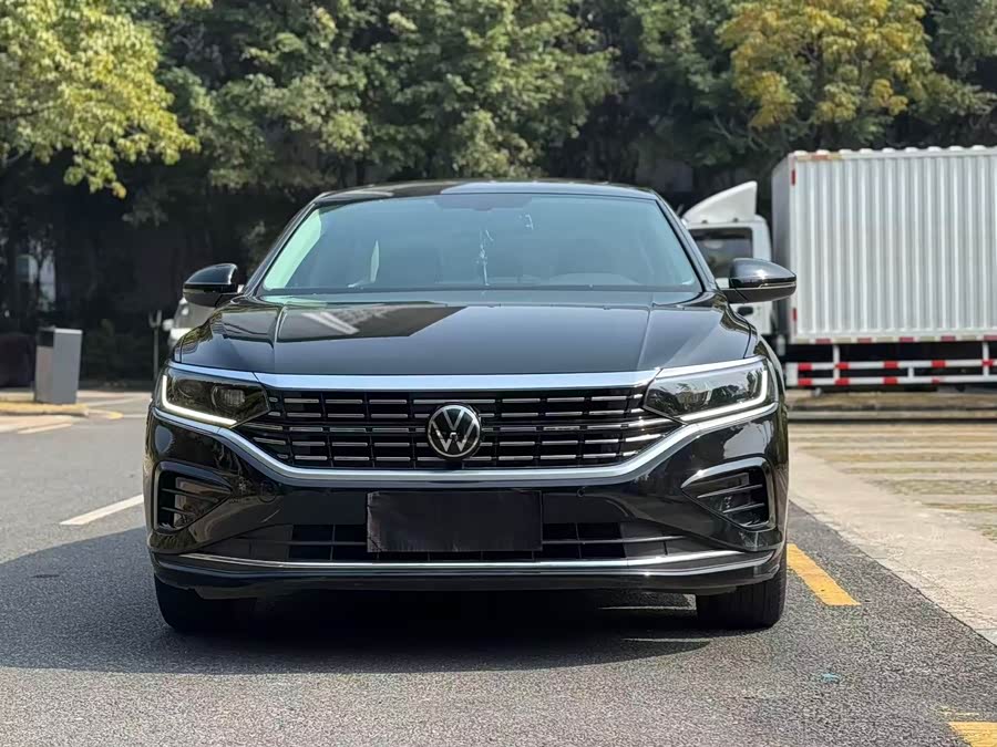 Volkswagen Passat 2023 car image #3