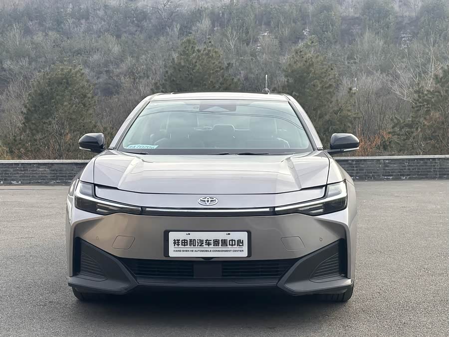 Toyota bZ3 2024 صورة سيارة #3