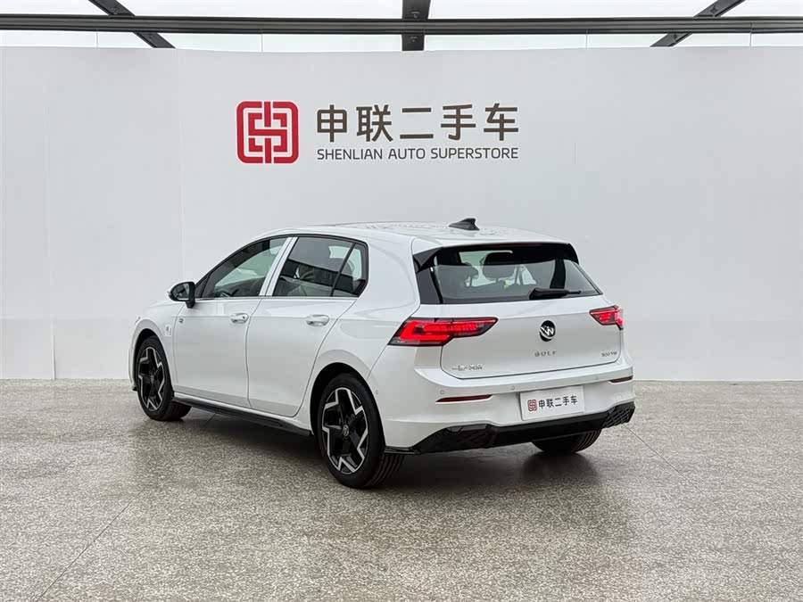 Volkswagen Golf 2025 car image #3