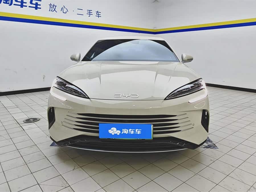 BYD Seal 07 DM-i 2025 immagine di auto #3