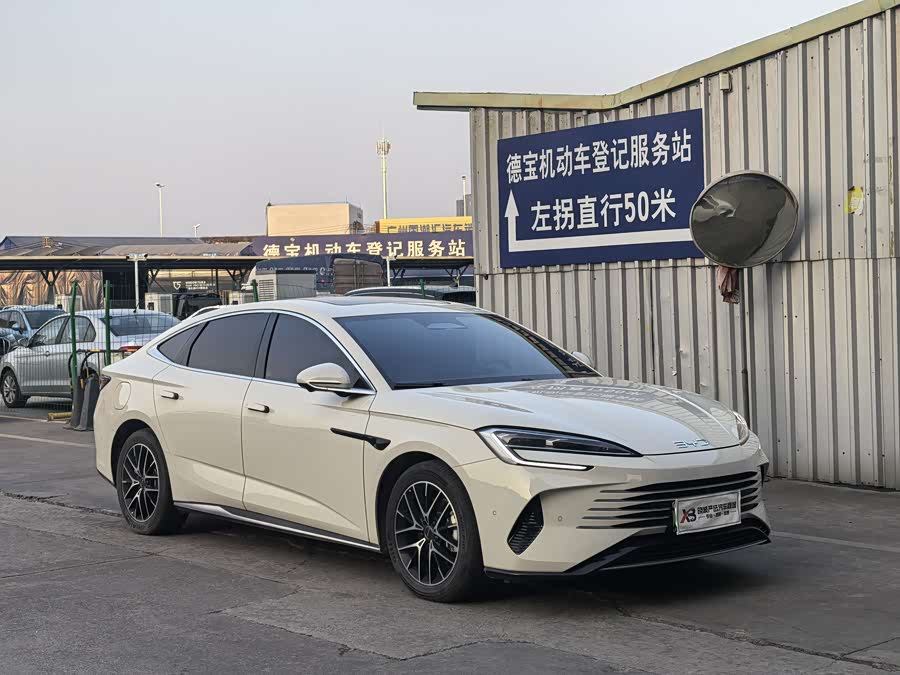 BYD Seal 07 DM-i 2025 immagine di auto #3