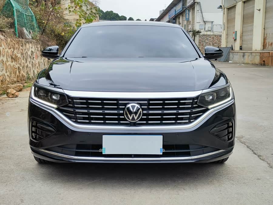 Volkswagen Passat 2022 immagine di auto #3