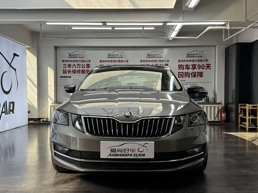 Skoda Octavia 2020 car image #3