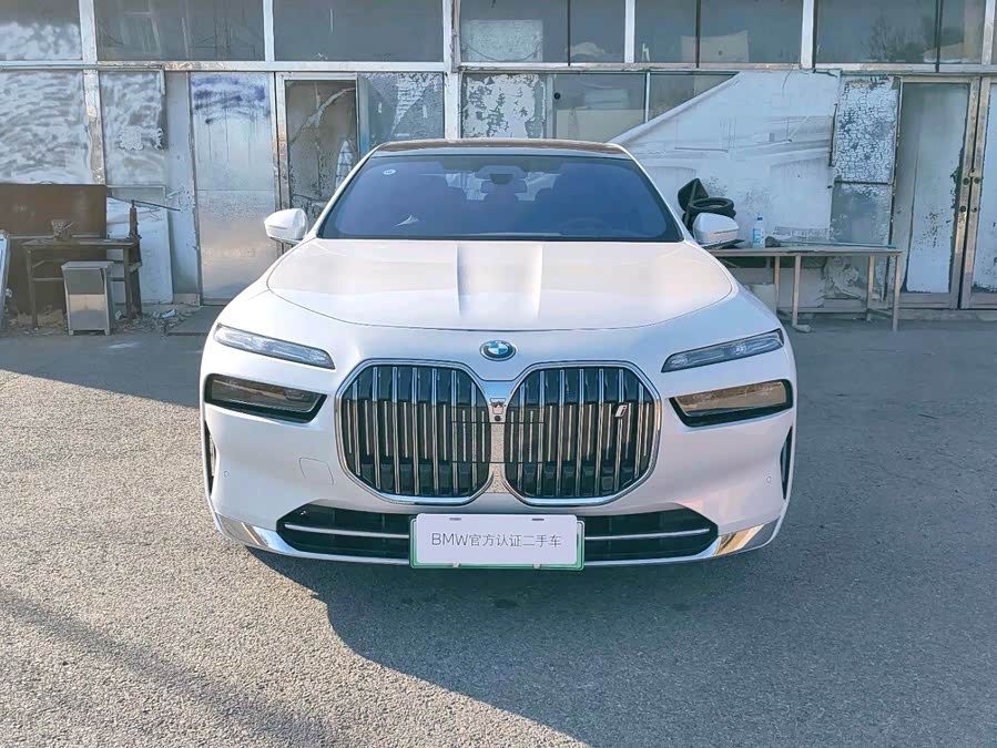 BMW i7 2024 car image #3