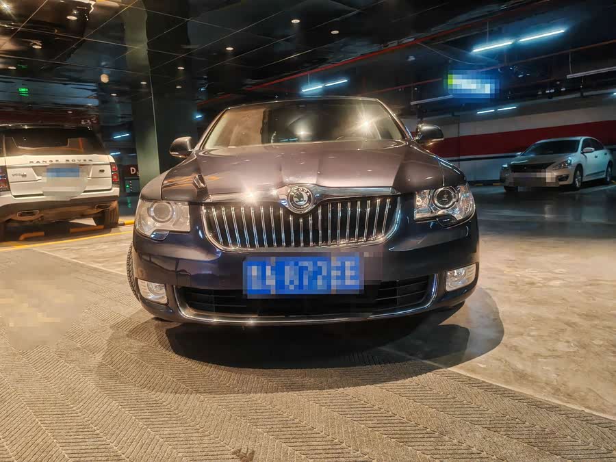 Skoda Superb 2010 car image #3