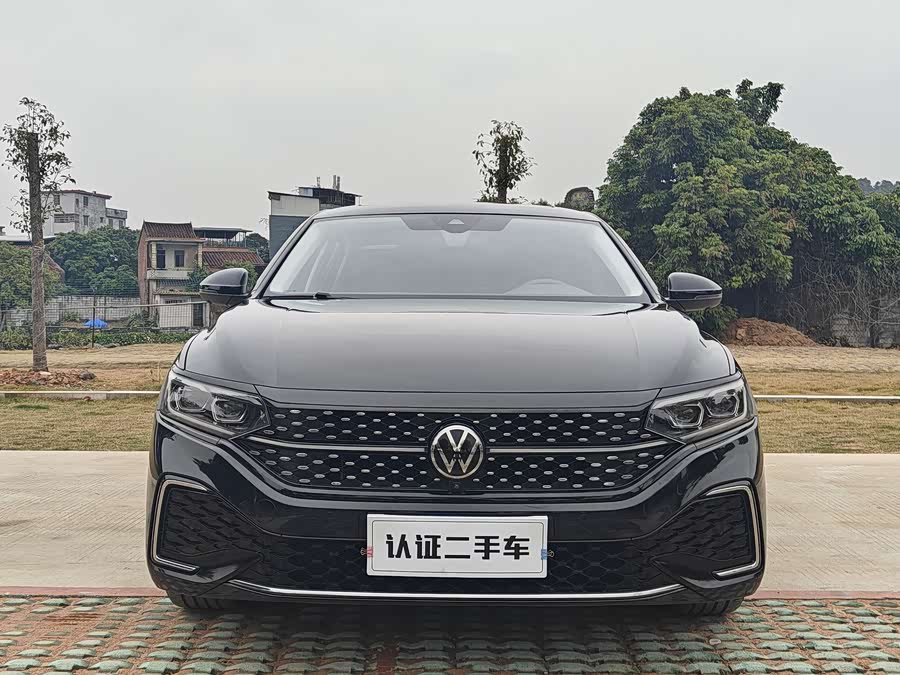 Volkswagen Passat 2023 car image #3