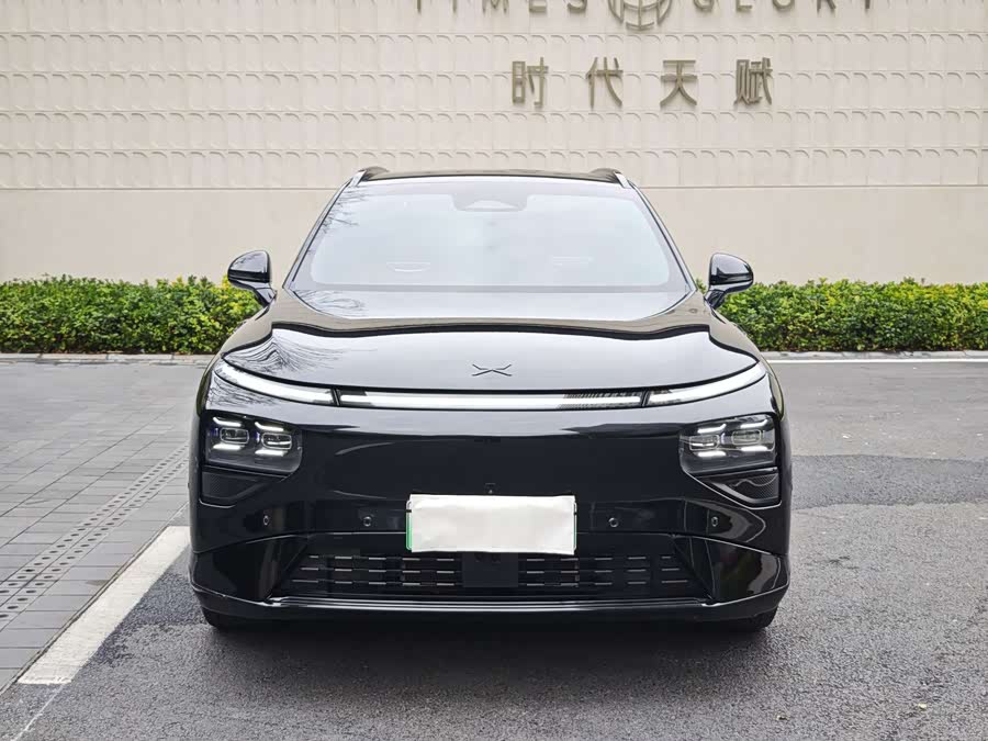 Xpeng G9 2025 car image #3