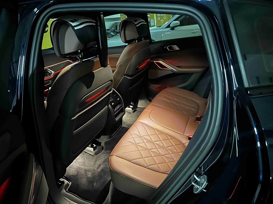 BMW X6 2023 immagine di auto #3