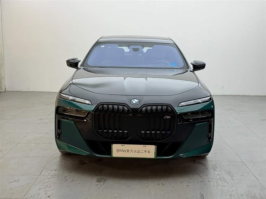 BMW i7 M70L 2024 #3 BMW i7 M70L 2024 car image #3