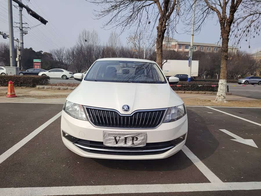 Skoda Rapid 2018 car image #3