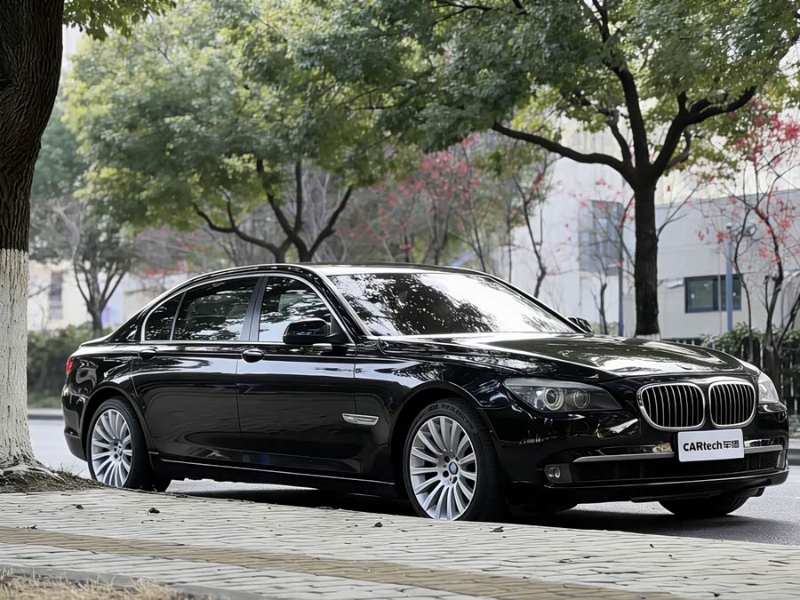 BMW 7 Series 2012 immagine di auto #3