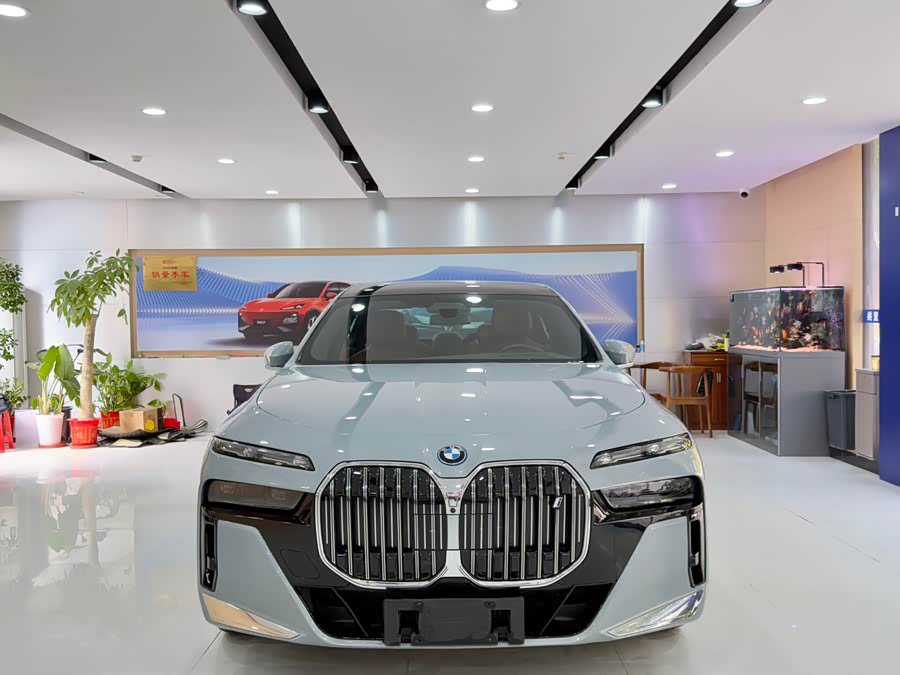 BMW i7 2023 car image #3