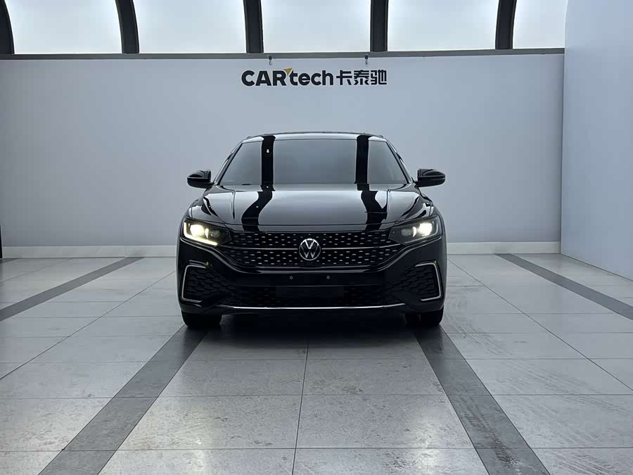 Volkswagen Passat 2024 immagine di auto #3