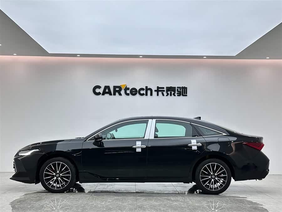 Toyota Avalon 2023 car image #3