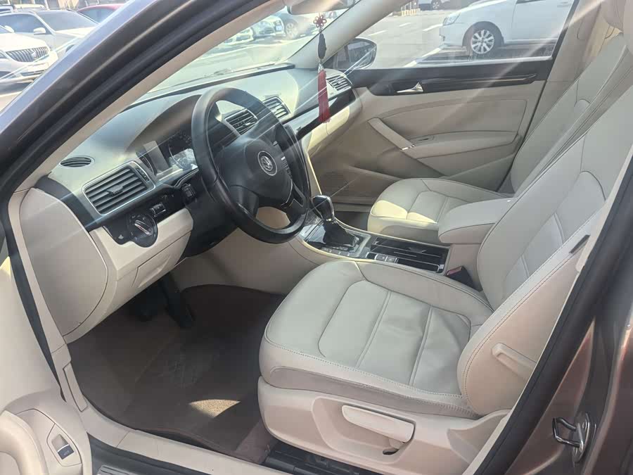 Volkswagen Passat 2013 car image #3
