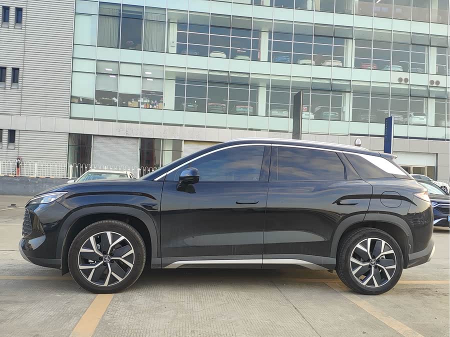 BYD SongL DM-i 2025 car image #3