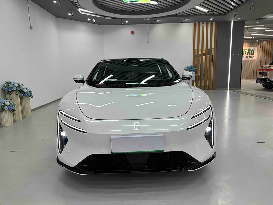 Avatr 06 2025 car image #3