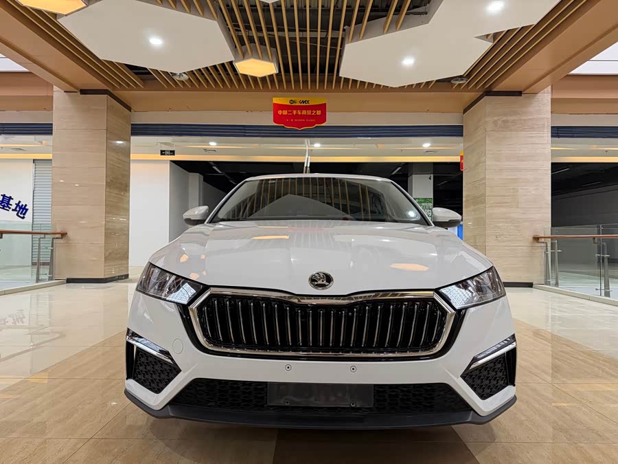Skoda Octavia 2023 car image #3