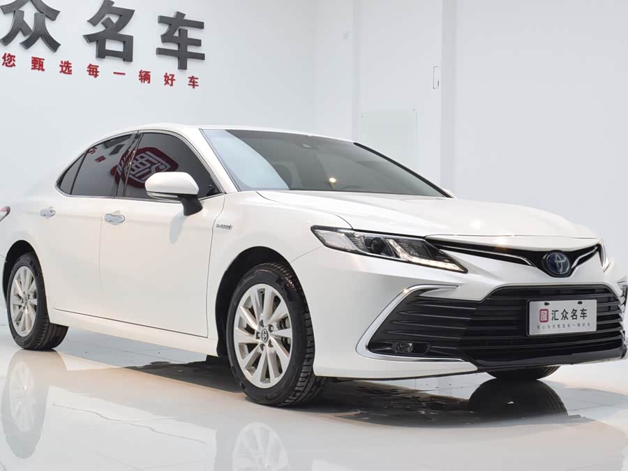 Toyota Camry 2021 immagine di auto #3