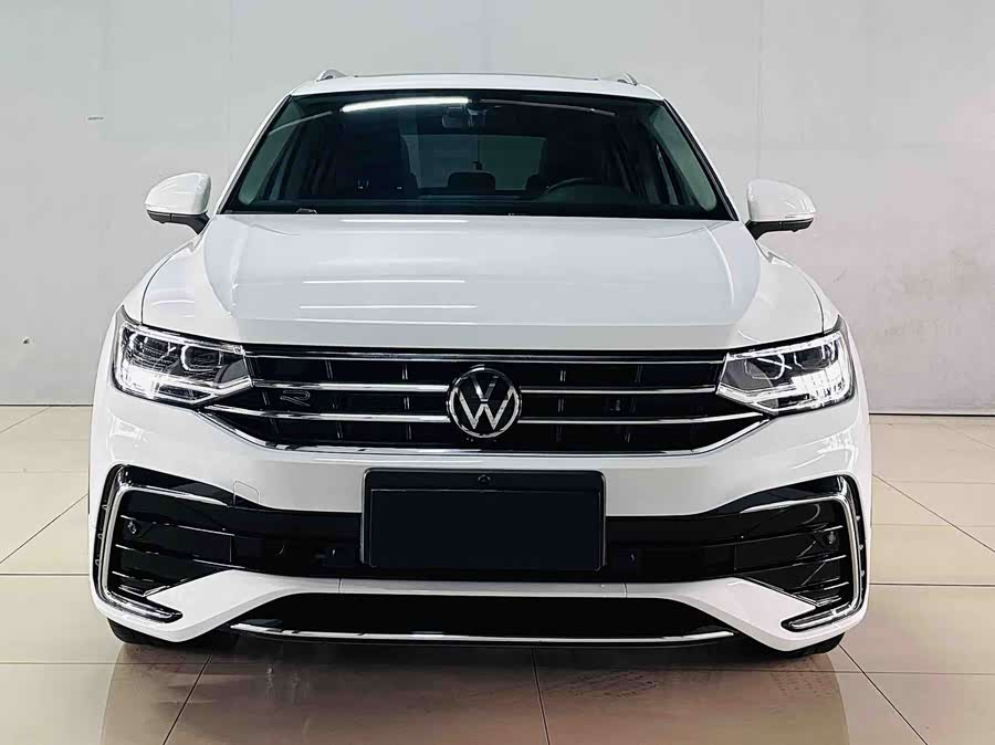 Volkswagen Tiguan L 2023 car image #3