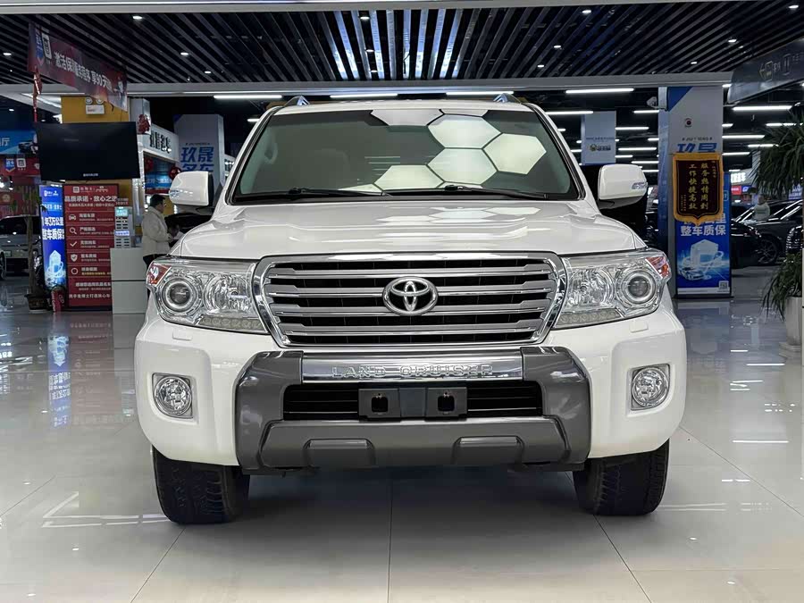 Toyota Land Cruiser 2013 car image #3