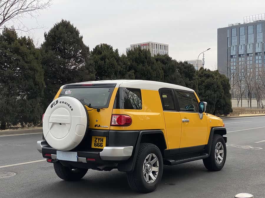 Toyota FJ Cruiser 2019 car image #3