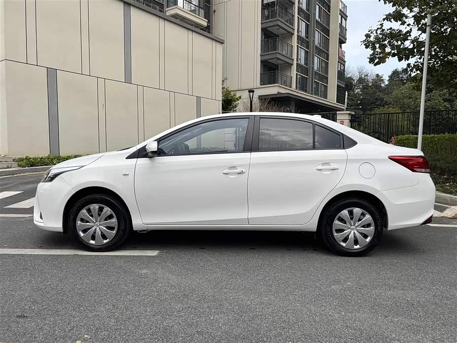 Toyota Yaris L Zhixiang 2022 صورة سيارة #3