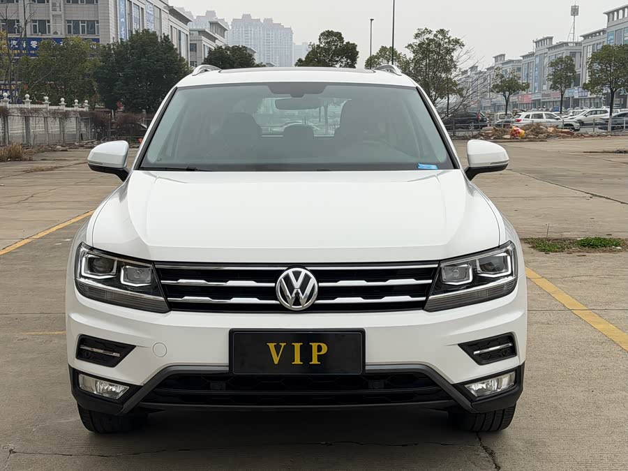 Volkswagen Tiguan L 2019 immagine di auto #3