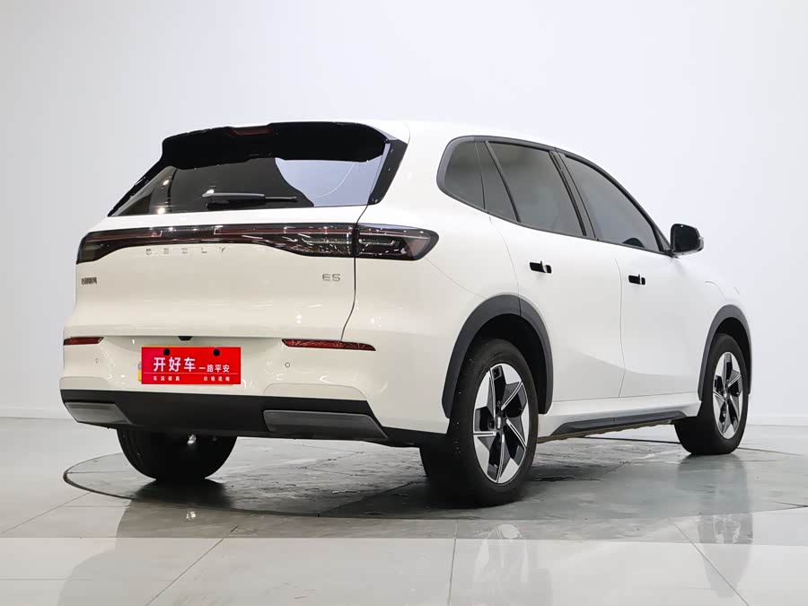 GEELY 2025 #3 GEELY 2025 car image #3