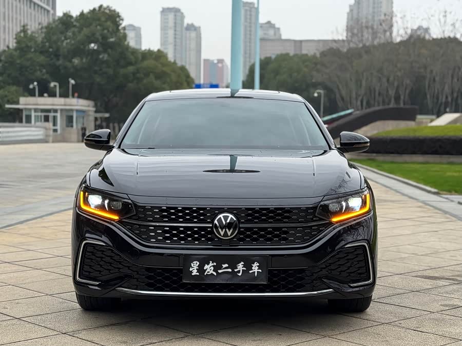 Volkswagen Passat 2025 car image #3