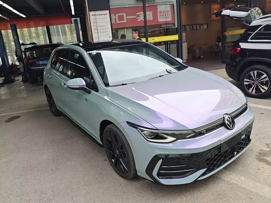 Volkswagen Golf 2024 car image #3