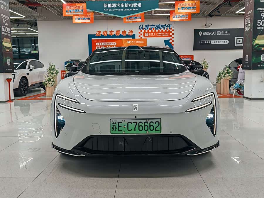 Avatr 06 2025 car image #3