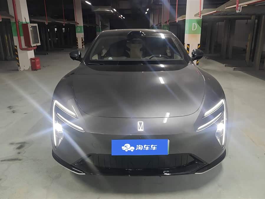 Avatr 06 2025 car image #3