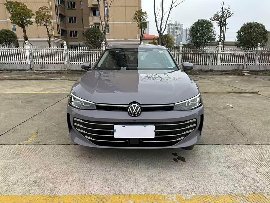 Volkswagen Passat 2024 car image #3