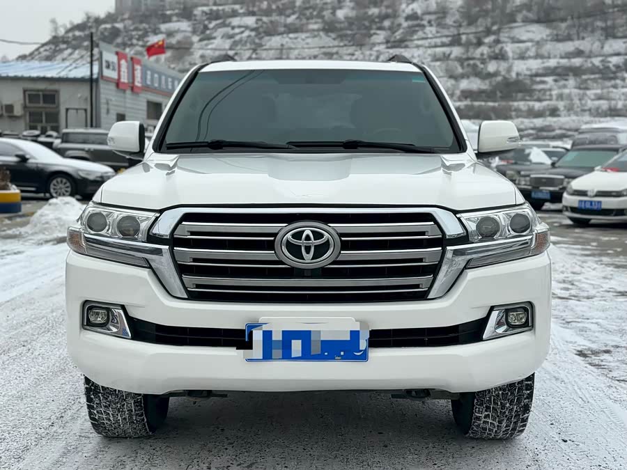 Toyota Land Cruiser 2010 car image #3