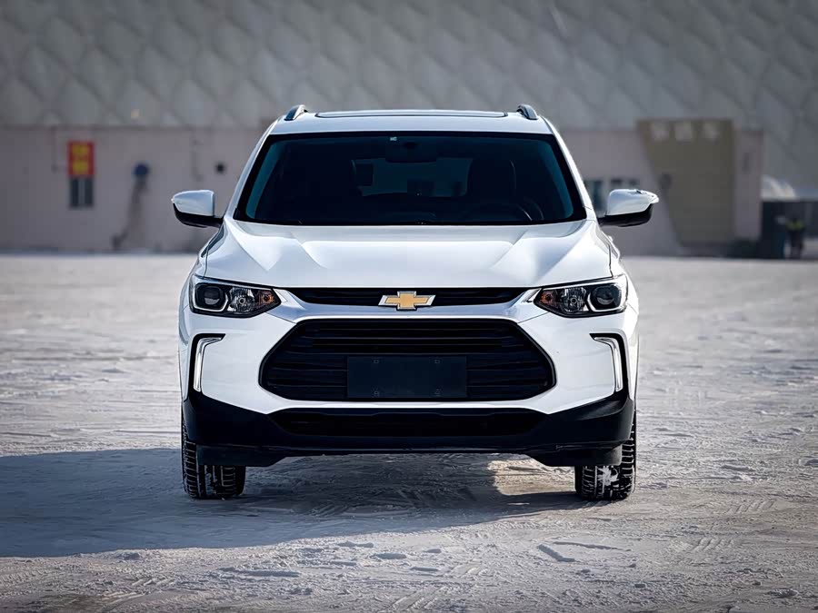 Chevrolet Tracker 2022 imagen de coche #3