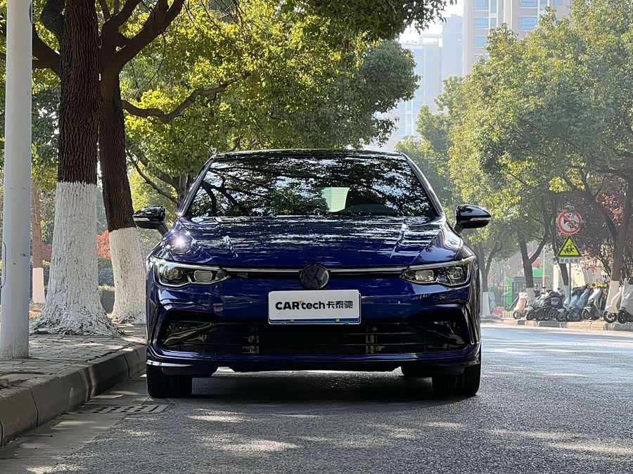 Volkswagen Golf 2023 car image #3