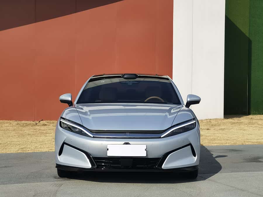 BYD HanL 2025 #3 BYD HanL 2025 car image #3