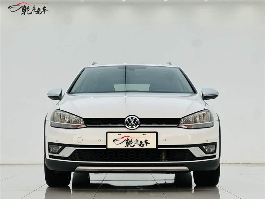 Volkswagen Golf (Imported) 2020 car image #3