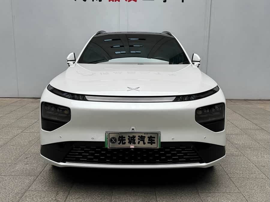 Xpeng G9 2025 car image #3