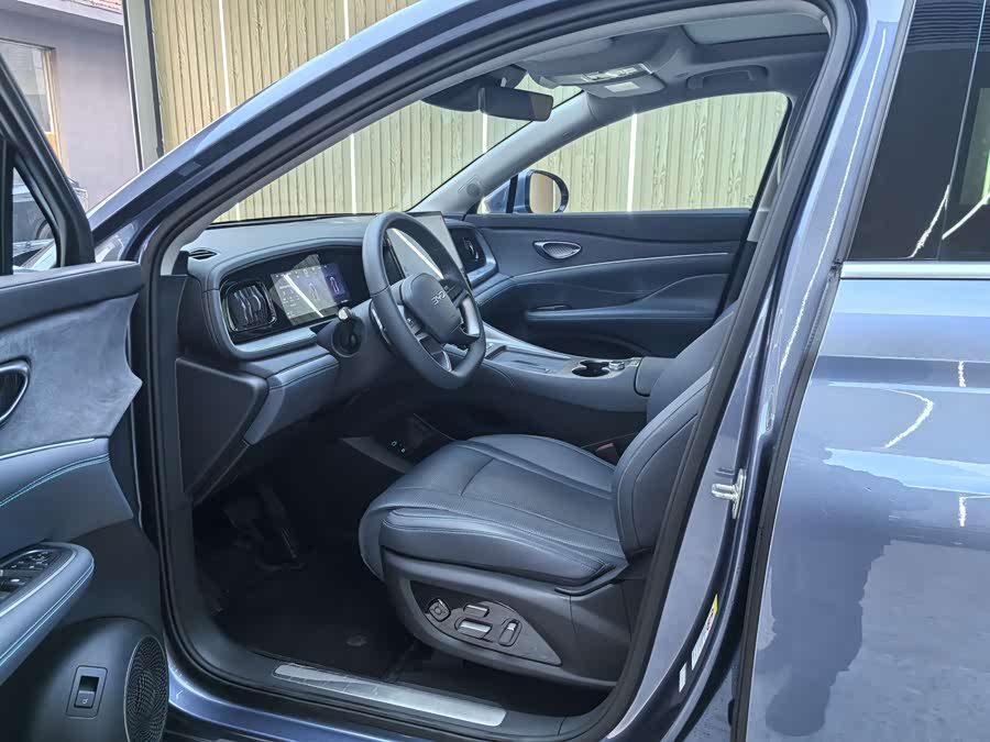 BYD Sea Lion 07 DM-i 2025 car image #3