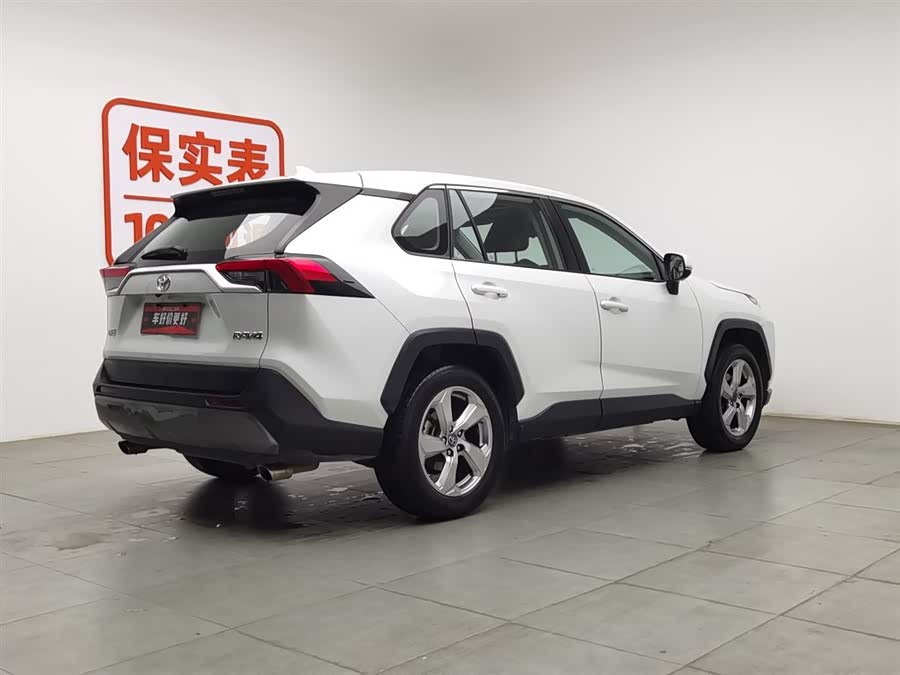 Toyota RAV4 2022 car image #3