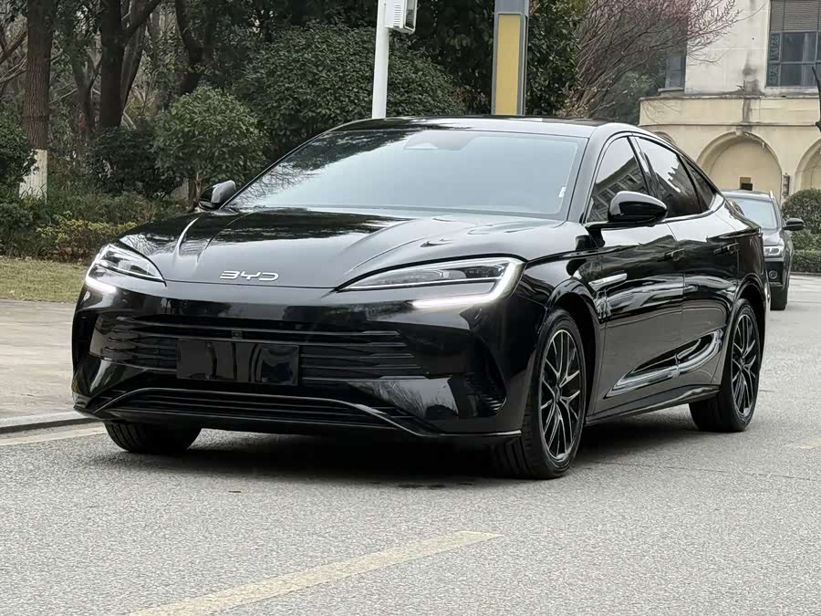 BYD Seal 07 DM-i 2024 immagine di auto #3