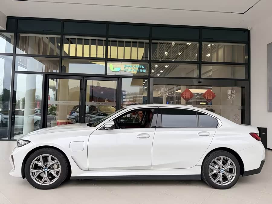 BMW i3 2024 car image #3