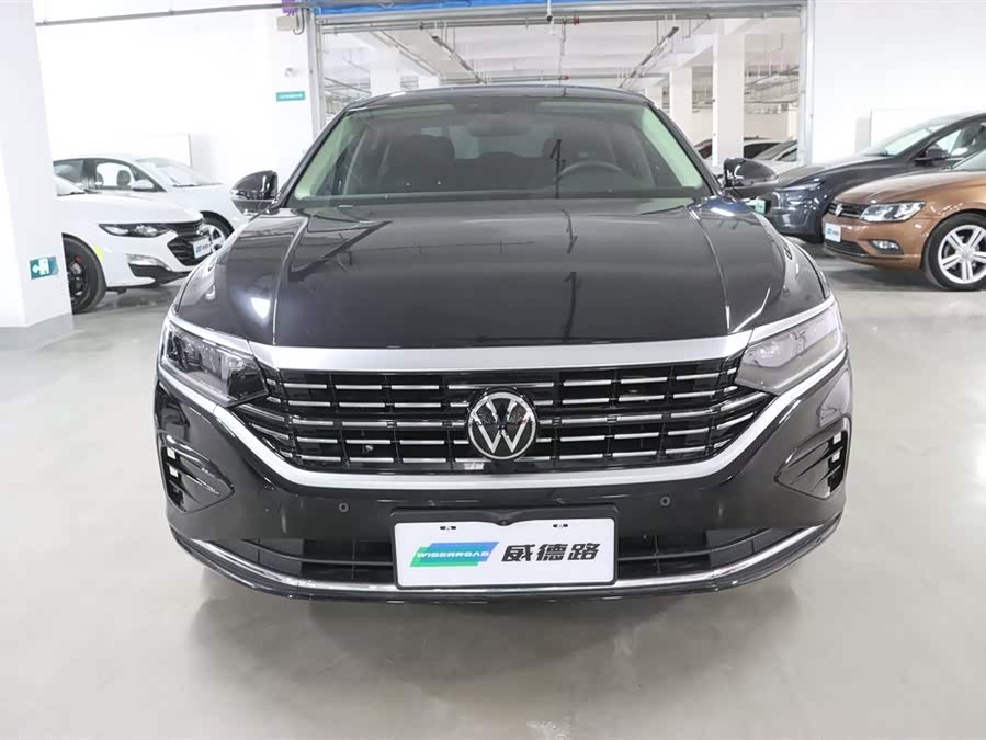 Volkswagen Passat 2022 immagine di auto #3